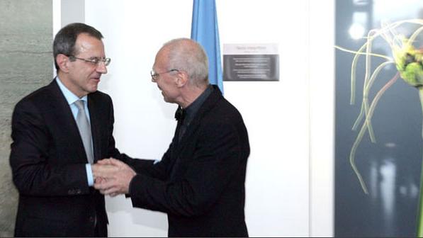 UNOG General Director Mr. Ordzhonikidze congratulates Richard Fischer to the exhibition.